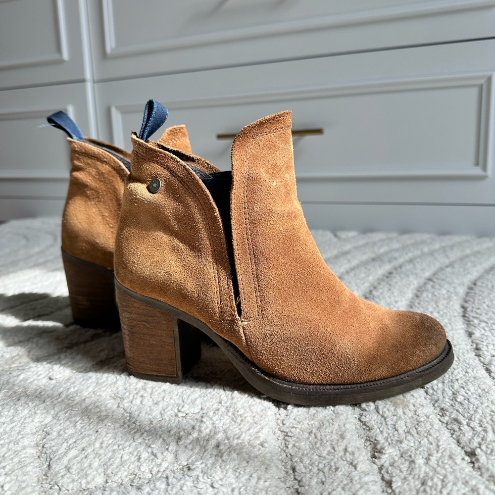 Women's Suede Tan Ankle Bootie - Classic Casual Heel